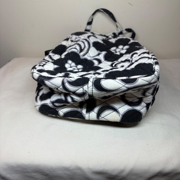 Vera Bradley Quilted Backpack Black White Floral Small Lunch Bag Cosmetic Travel - Picture 5 of 7